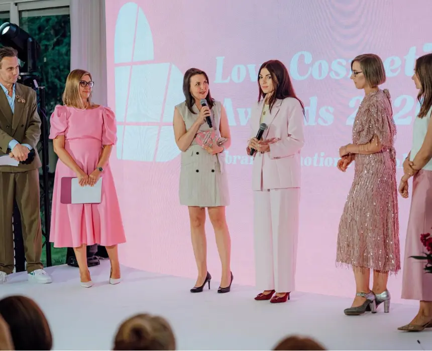 Liftingujące Serum z Senolitykami z nagrodą Love Cosmetics Awards
